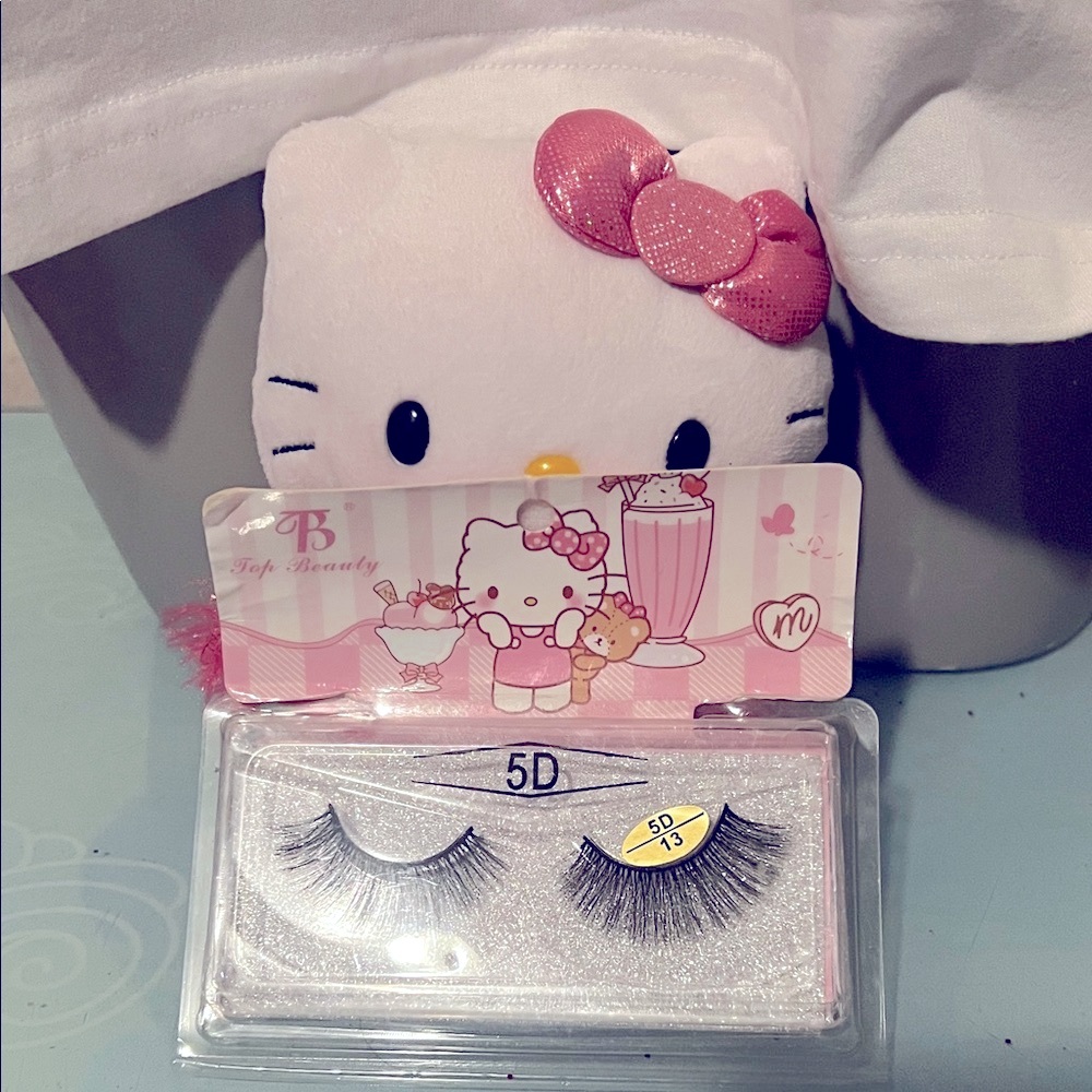 Hello Kitty 5D Eyelashes🎀